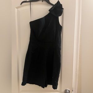 One shoulder Romper with bow on the shoulder